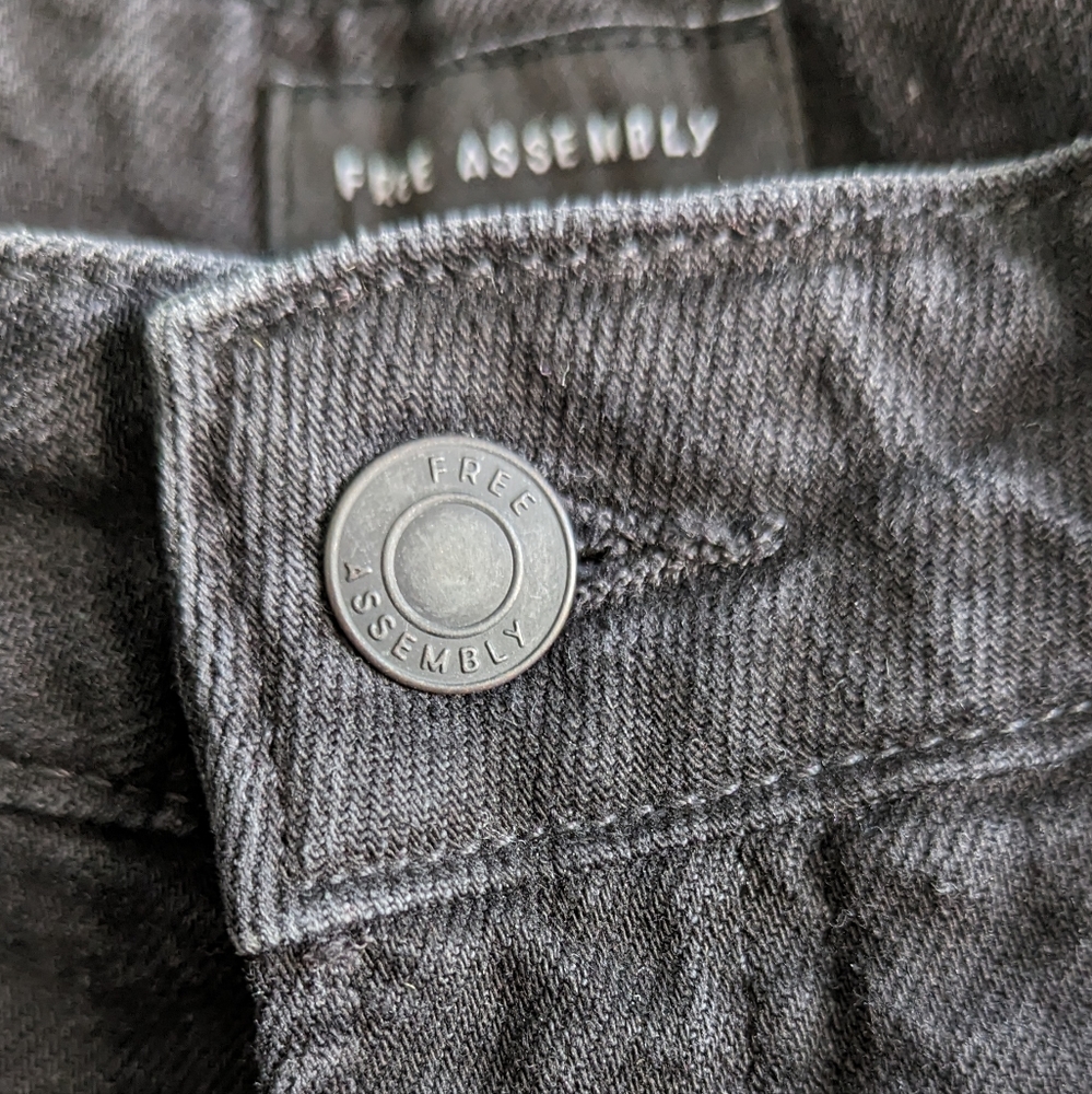 Free Assembly, 90's straight leg jean, distressed, size 10 - Picture 6 of 13